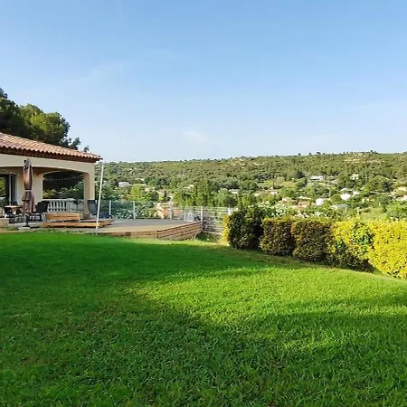 Spacieuse , Vue Imprenable فيلة إستريس